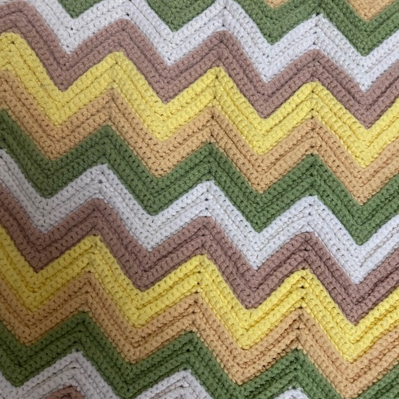 Handmade, Crochet Afghan Chevron Pattern - Picture 4 of 5